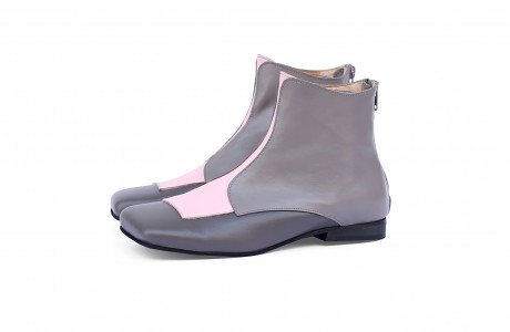 Flat square toe boots in Gray 