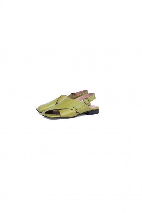 Flat crossover sandals for women in light green leather 