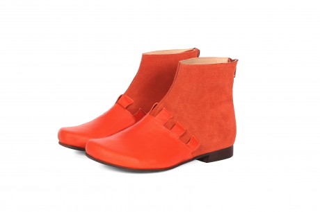 Flat leather ankle boots with zipper