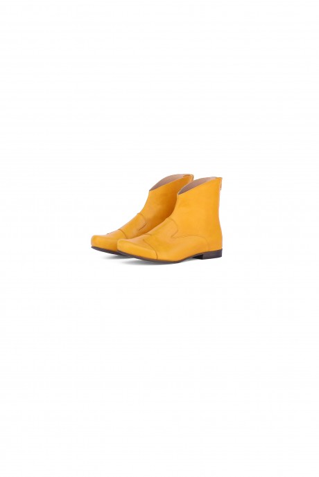 Yellow boots flat 