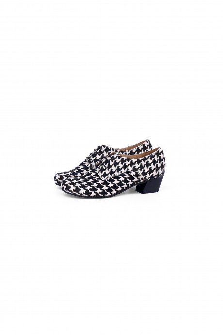 Houndstooth leather shoes